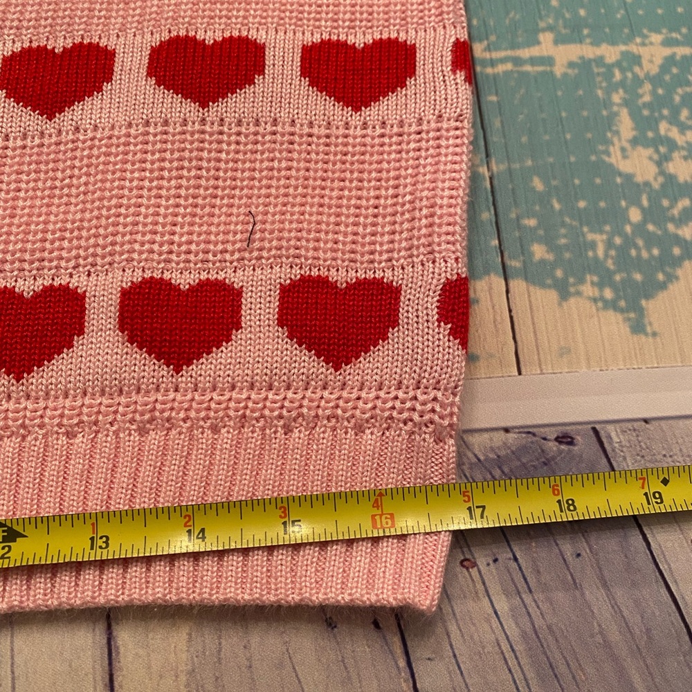 Pink Heart 🩷 Pattern Sweater - Picture 9 of 9